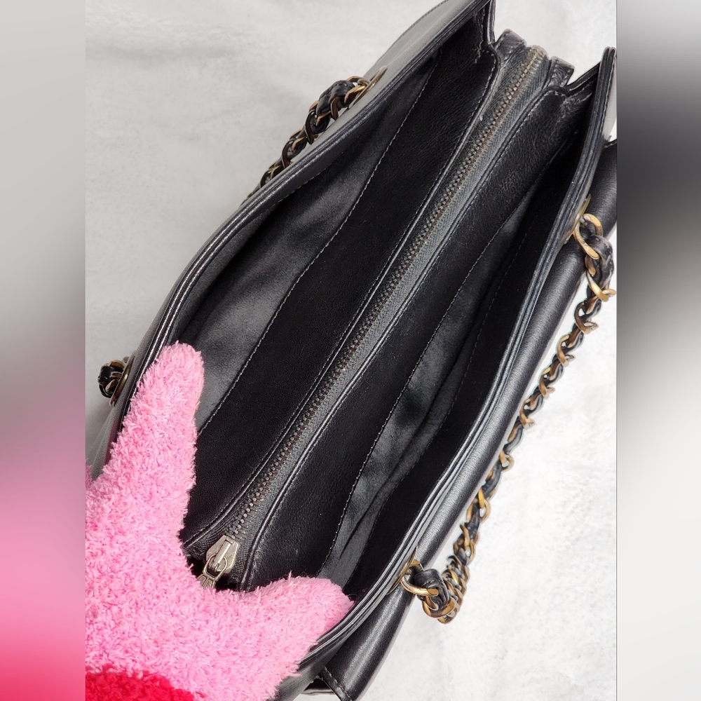 Authentic Chanel hand bag - Picture 8 of 16